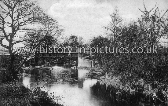 Bridge over the River Roding, Roding Lane, Buckhurst Hill, Essex. c.1907